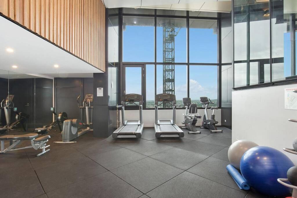 Lvl 59 Skytower Amazing Views Cbd Wifi Carpark By Stylish Brisbane